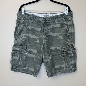 Abercrombie Fitch Camo Cargo Pockets Heavyweight Shorts - Men's Size 32 - Green